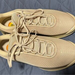 Nike Cream Sneakers. Air Max Dn